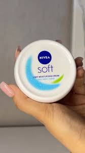 کرم مرطوب کننده نیوآ مدل Soft حجم ۲۰۰ml